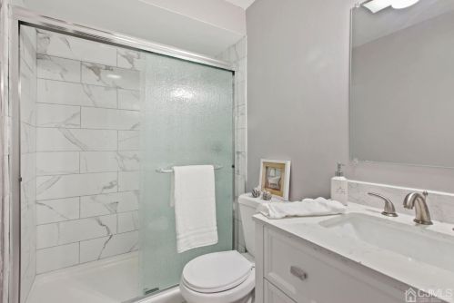 26 Fern St, Edison NJ  08817-4206 exterior