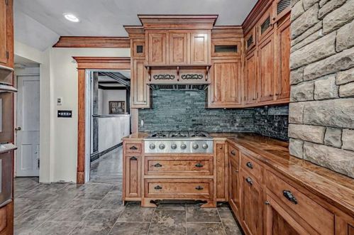 12 Broadway Ave, Manor PA 15665-9706 exterior