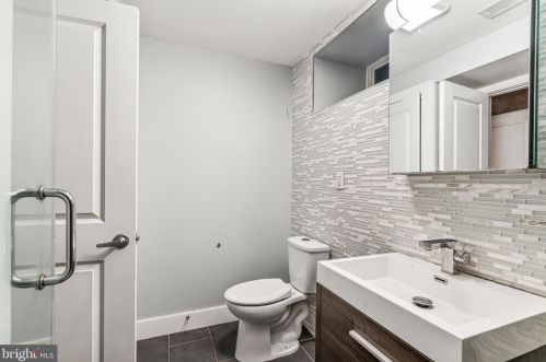 3146 Broad St, Philadelphia PA 19147-4919 exterior