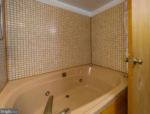 12705 Hathaway Dr, Silver Spring MD 20906-4076 exterior