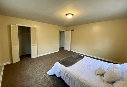 5764 40th St, Milwaukee WI  53221-3910 exterior