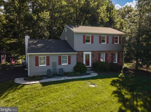 139 Maple Leaf Ln, Pottstown, PA 19464-1563