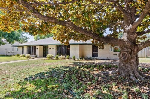 6845 Delmeta Dr, Dallas TX  75248-5527 exterior