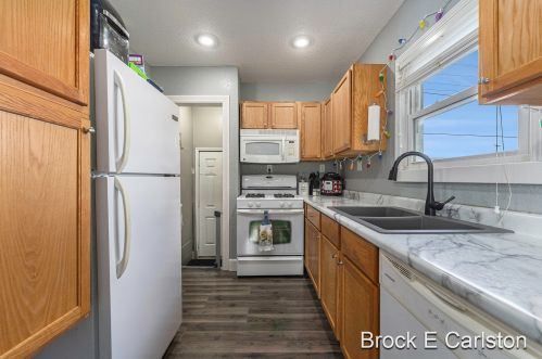 1044 Broadway Ave, Meskegon MI 49444-2354 exterior