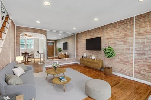 15 Concord Rd, Darby, PA 19023-1312