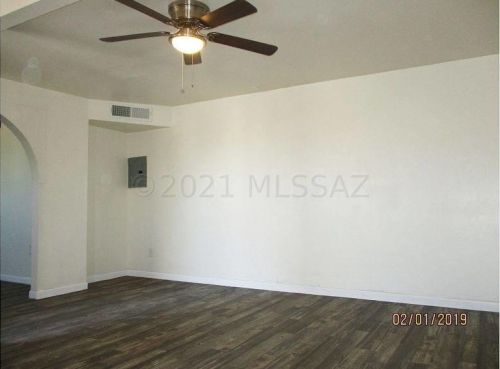 10473 Nogales Hwy, Tucson AZ 85706-1347 exterior