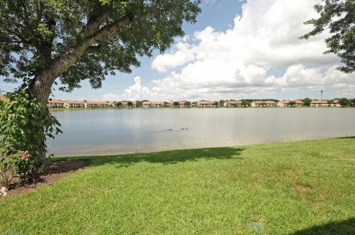 7836 Emerald Cir, Naples, FL 34109-1782