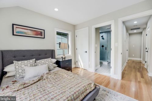 1505 Crestwood Dr, Alexandria VA  22302-2303 exterior