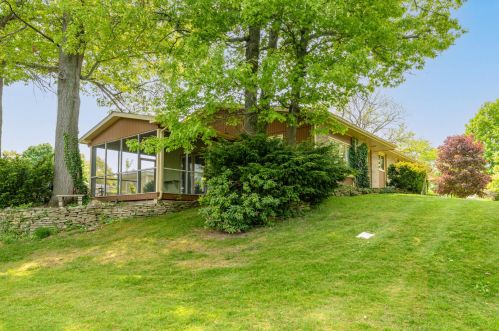 11257 Oakland Dr, Kalamazoo, MI 49002-6780