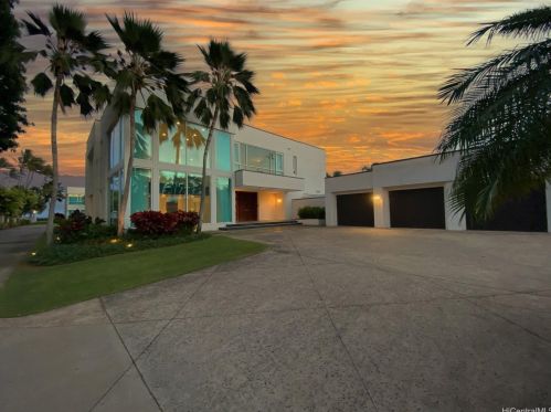 4801 Kahala Ave, Honolulu HI 96816-5231 exterior