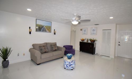 890 Walters Ter, Fort Pierce FL  34983-3987 exterior