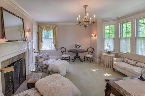 212 Main St, Ridgefield CT 06877-4922 exterior