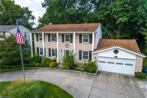 1914 Edenhall Dr, Cleveland, OH 44124-3830