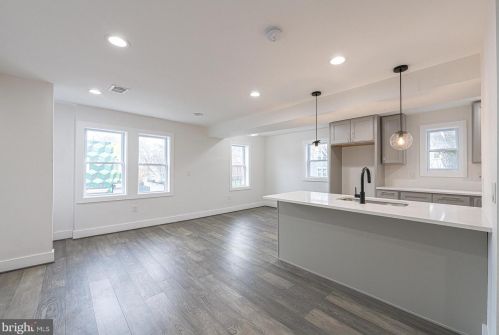 1281 Simms Pl, Washington DC 20002-7837 exterior