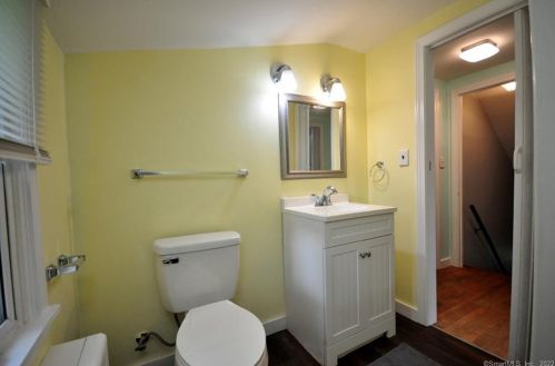 913 Plymouth St, Windsor CT 06095-3713 exterior