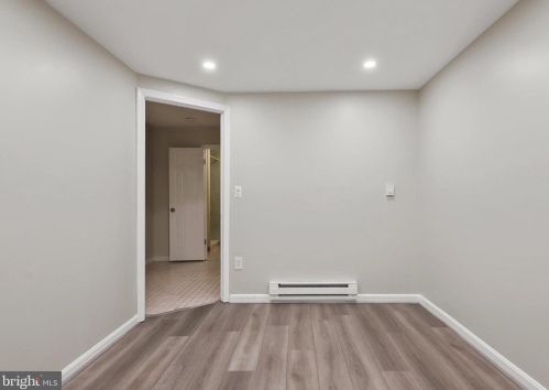 8284 Clifton Farm Ct, Alexandria VA  22306-3265 exterior