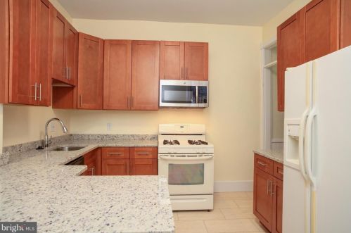 422 Peyton St, Alexandria VA 22314-2004 exterior