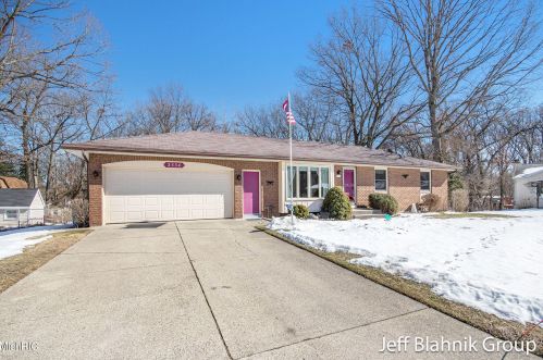 2554 Valley Ave, Grand Rapids, MI 49544-1751