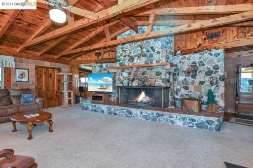 2884 Ln Dr, Concord CA 94518-2106 exterior