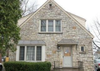 3351 51st St, Milwaukee, WI 53219-4516