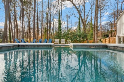 4181 Brookview Dr, Atlanta GA 30339-4605 exterior