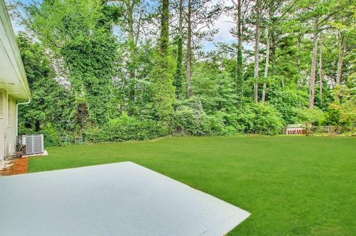 2246 Collins Dr, Atlanta GA  30344-1008 exterior