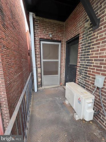 2038 Locust St, Philadelphia PA  19103-5614 exterior