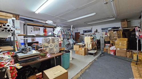 1734 Kahai St, Honolulu HI 96819-3913 exterior