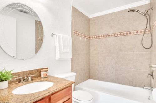 5040 31 Ave, Naples FL 34116-8104 exterior