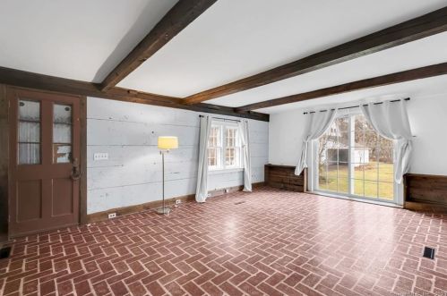 83 Maple St, Ellington CT  06029-3350 exterior