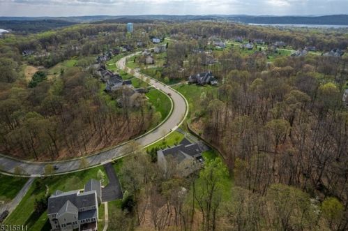 8 Sovereign Dr, Roxbury Township NJ  07836-0230 exterior