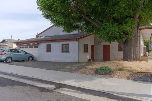 15542 Cornuta Ave, Bellflower CA 90706-4805 exterior