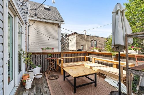 3046 Leavitt St, Chicago IL 60618-8114 exterior