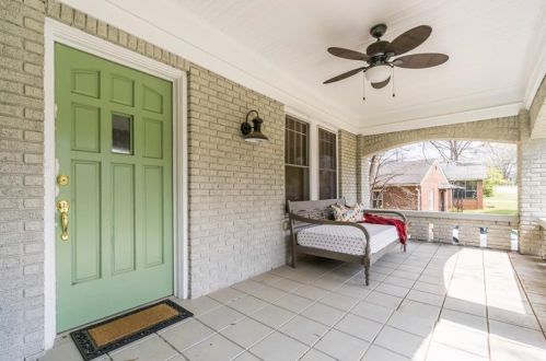 1831 Lyle Ave, Atlanta GA  30337-1204 exterior