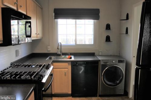 1220 Martha Custis Dr, Alexandria VA  22302-2016 exterior