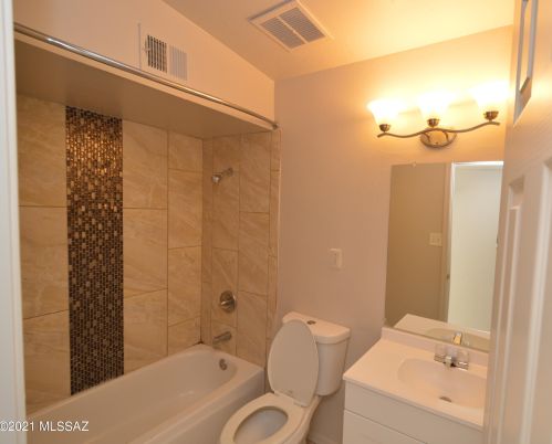 372 Corona Rd, Tucson AZ 85746-8809 exterior