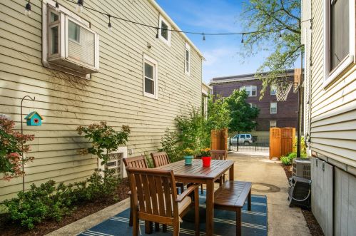 1338 Grace St, Chicago IL  60613-2825 exterior