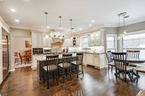 90 Hamlet Dr, Commack NY 11725-4438 exterior