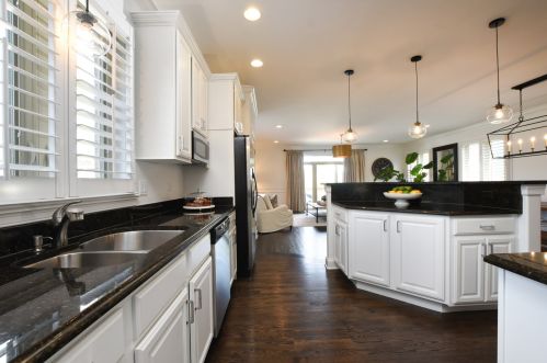 5847 Nashville Ave, Chicago IL 60638-4112 exterior