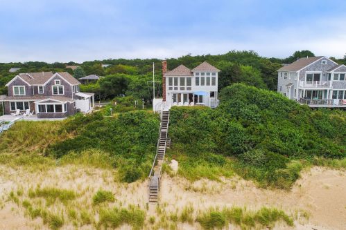 29 Bayberry Ln, Eastham MA 02642-2352 exterior