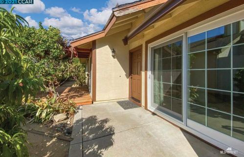 894 Malibu Dr, Concord, CA 94518-2673