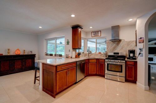 8470 Mizzen Dr, Boynton Beach FL 33472-2721 exterior