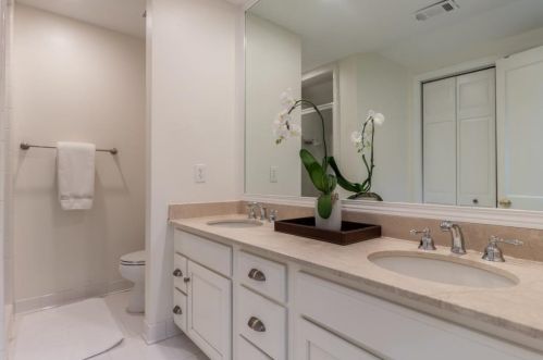 3103 Dl Dr, Atlanta GA 30305-2722 exterior