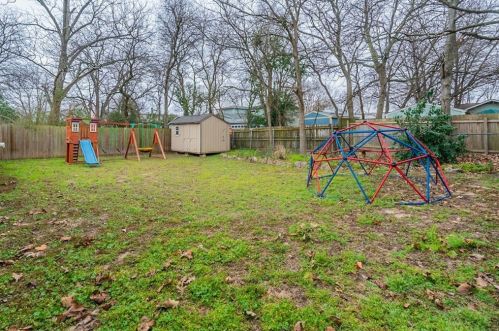 2001 Alguno Rd, Austin TX 78757-3223 exterior