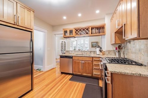 80 Roseland Ter, Springfield MA  01106-1128 exterior