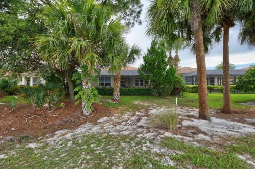 9800 Nuova Way, Fort Pierce FL 34986-2825 exterior