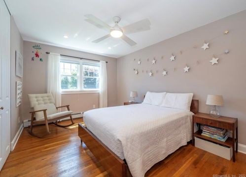 36 Karen Dr, Norwalk CT 06851-6033 exterior