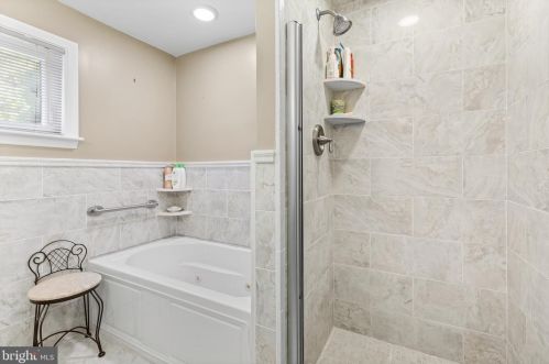 614 Meadowvale Ln, Media PA 19063-5015 exterior