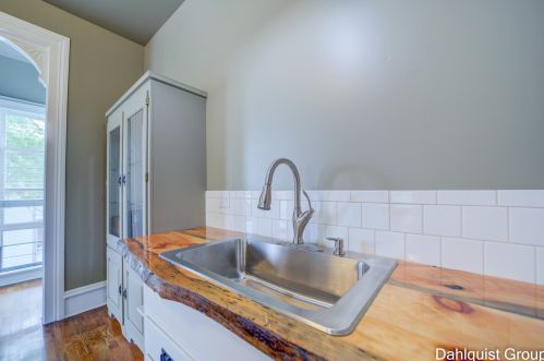 523 Clay Ave, Meskegon MI 49440-1002 exterior