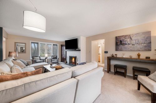 6129 Old Log Trl, Kalamazoo MI  49009-8032 exterior